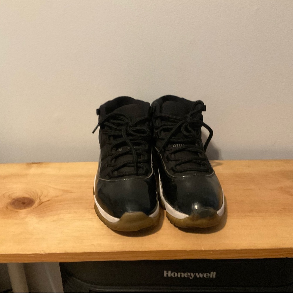 Jordan Men's Sneakers - Black and White with Gold Accents